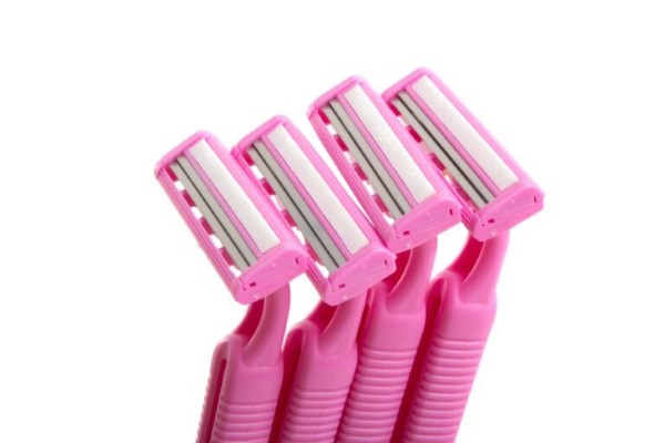 Chuẩn bị dao cạo đảm bảo an toàn vệ sinh để không cần phải lo lắng việc cạo lông tay có sao không Chuẩn bị dao cạo đảm bảo an toàn vệ sinh để không cần phải lo lắng việc cạo lông tay có sao không