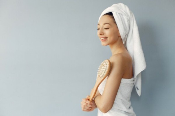 Chuẩn bị dao cạo đảm bảo an toàn vệ sinh để không cần phải lo lắng việc cạo lông tay có sao không Chuẩn bị dao cạo đảm bảo an toàn vệ sinh để không cần phải lo lắng việc cạo lông tay có sao không