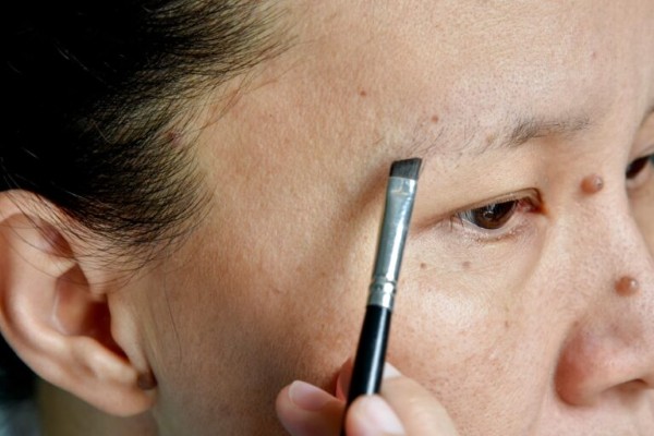 Người có lông mày thưa thường gặp nhiều vấn đề tài chính