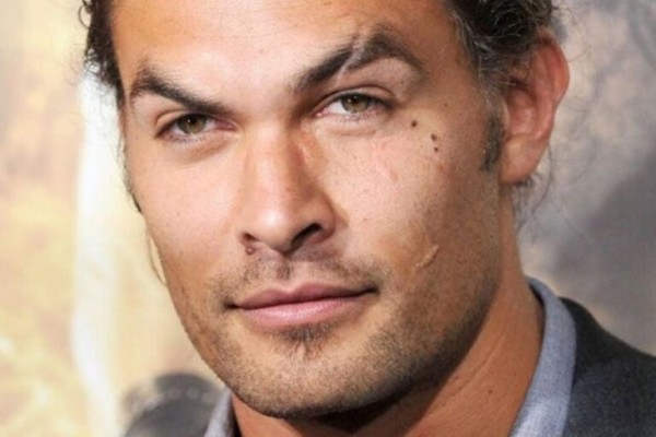 Tướng mày có vết vằn, bị đứt khúc