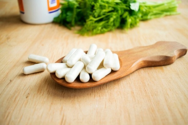 Con gái lông tay nhiều có thể do ảnh hưởng bởi tác dụng phụ của một số loại thuốc