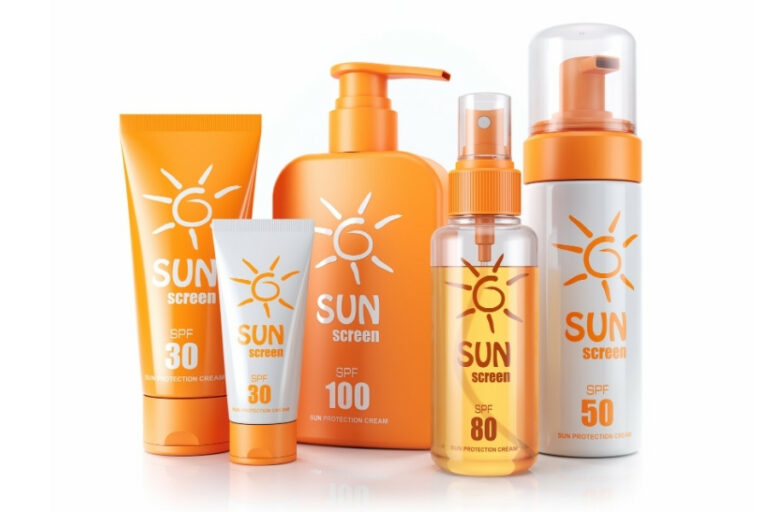 Sử dụng kem chống nắng cũng là một trong những bước không thể bỏ qua, giúp bảo vệ da cổ khỏi thâm sần