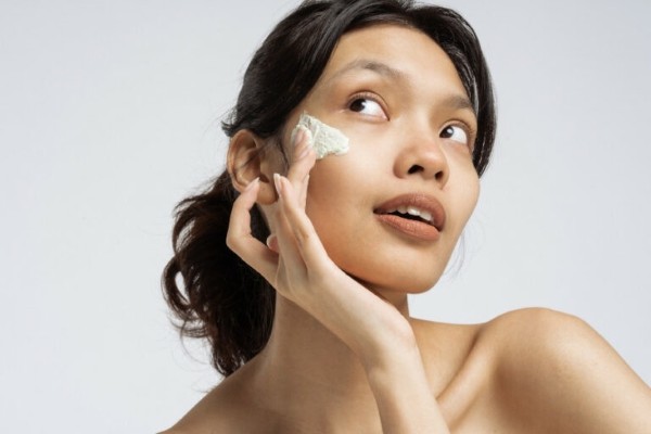 Việc áp dụng chăm sóc da một cách khoa học và đúng đắn các biện pháp trên sẽ giúp làn da của bạn phục hồi, khỏe mạnh và đầy sức sống.