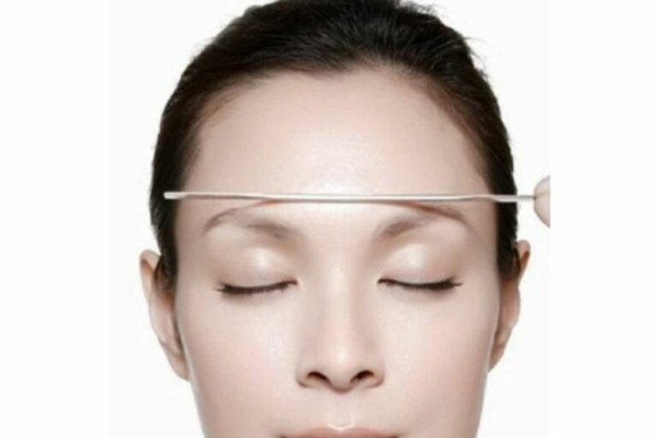 Những yếu tố khác ảnh hưởng đến vận mệnh người có lông mày bên cao bên thấp