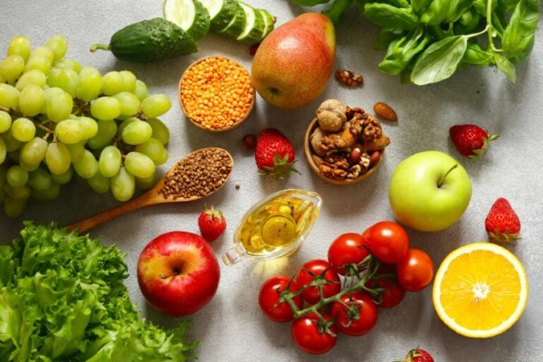 Sau khi khắc phục tình trạng lông mày trổ đỏ bạn cần tăng cường bổ sung dưỡng chất để quá trình phục hồi diễn ra hiệu quả hơn