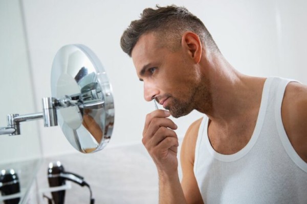 Sau khi nhổ râu, râu sẽ mọc trở lại sau từ 3-7 ngày, thời gian có thể thay đổi tùy theo cơ địa từng người Sau khi nhổ râu, râu sẽ mọc trở lại sau từ 3-7 ngày, thời gian có thể thay đổi tùy theo cơ địa từng người