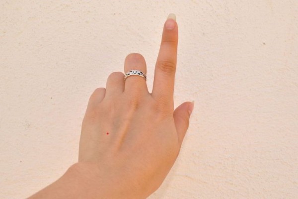 Nốt ruồi son ở mu bàn tay mang ý nghĩa đại cát đại lợi