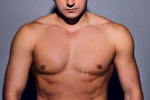 Người đàn ông biết quan tâm, trách nhiệm, và luôn tạo ấn tượng tốt trong các mối quan hệ khi sỏ hữu nốt ruồi son ở ngực Người đàn ông biết quan tâm, trách nhiệm, và luôn tạo ấn tượng tốt trong các mối quan hệ khi sỏ hữu nốt ruồi son ở ngực