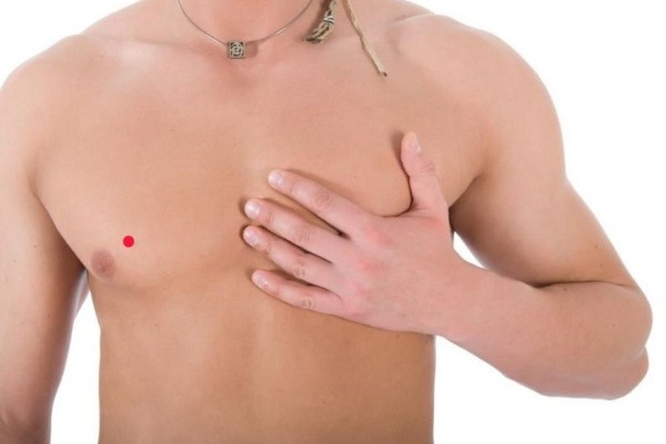 Người đàn ông có nốt ruồi son ở ngực thường có đời sống hôn nhân viên mãn Người đàn ông có nốt ruồi son ở ngực thường có đời sống hôn nhân viên mãn