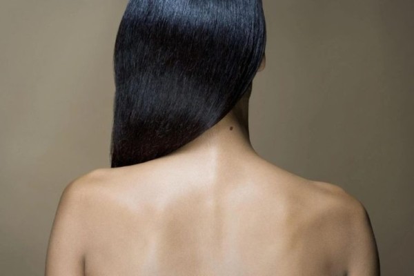 Nốt ruồi sau gáy phải là những người mạnh mẽ và độc lập Nốt ruồi sau gáy phải là những người mạnh mẽ và độc lập