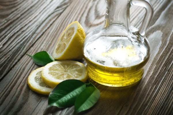 Cách chữa rạn da đùi bằng nước cốt chanh và dầu oliu Cách chữa rạn da đùi bằng nước cốt chanh và dầu oliu