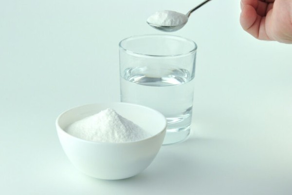 Rửa mặt bằng baking soda với nước đơn giản, dễ thực hiện tại nhà