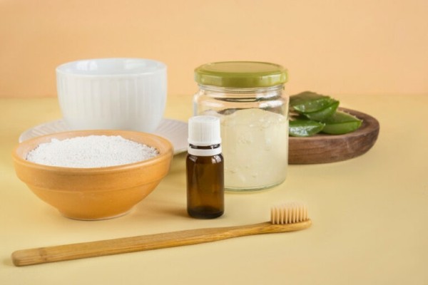 Rửa mặt bằng baking soda và nha đam không chỉ giúp làm sạch sâu mà còn hỗ trợ làm sáng da