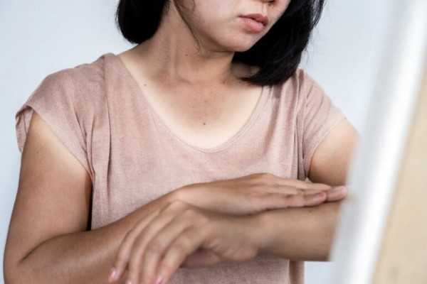 Kiêng nước sau khi triệt lông để tránh những tác động tiêu cực đến làn da sau triệt lông