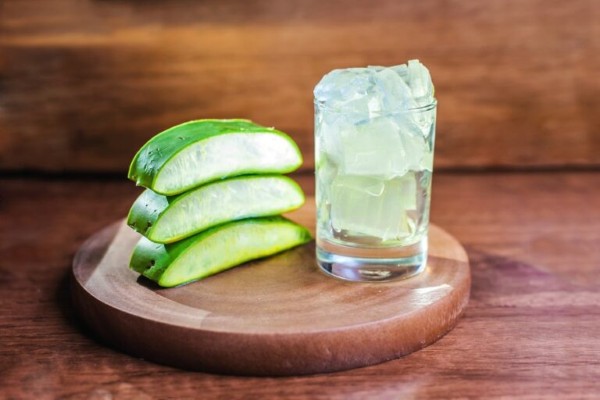 Sử dụng gel nha đam để cải thiện sẹo trắng trên mặt