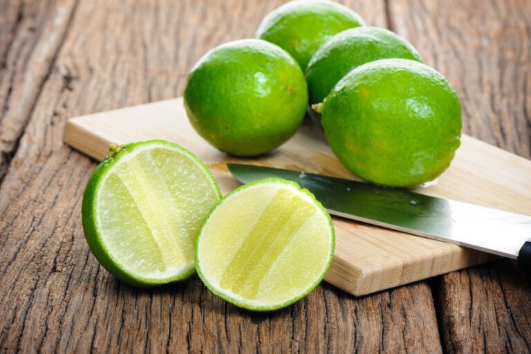 Dùng nước cốt chanh trị khoé môi bị thâm