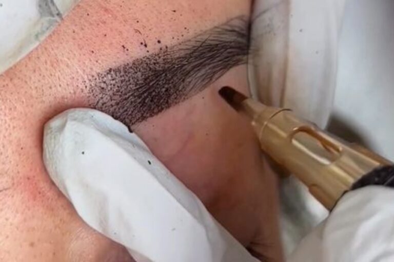 Phun thêu chân mày có đau không?