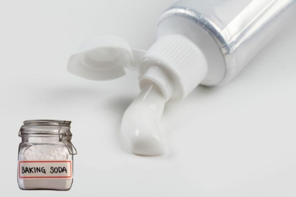 Trị thâm nách bằng kem đánh răng và baking soda rất hiệu quả