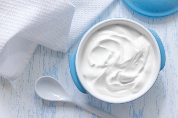 Cách trị nách thâm sau sinh đơn giản bằng sữa chua và muối