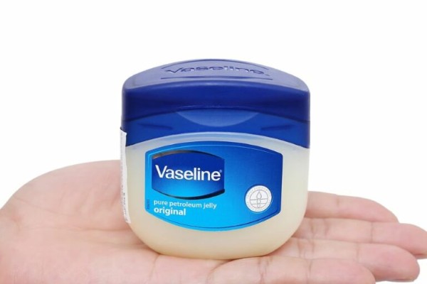 Không bôi trực tiếp Vaseline lên vùng có vết thương hở