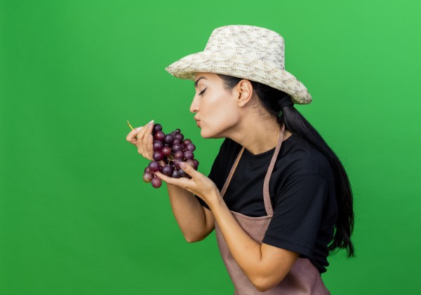 Bị mụn có nên ăn nho không?