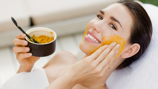 Tại sao da dễ bị vàng sau khi bôi nghệ tươi?