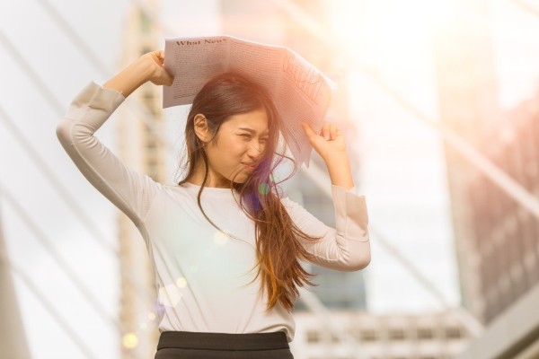 Luôn luôn bảo vệ làn da tránh khỏi những tác động từ ánh nắng và môi trường