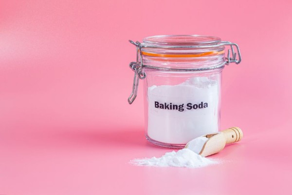 Baking soda giúp làm dịu các nốt mụn thịt và có khả năng chống viêm nhiễm tốt