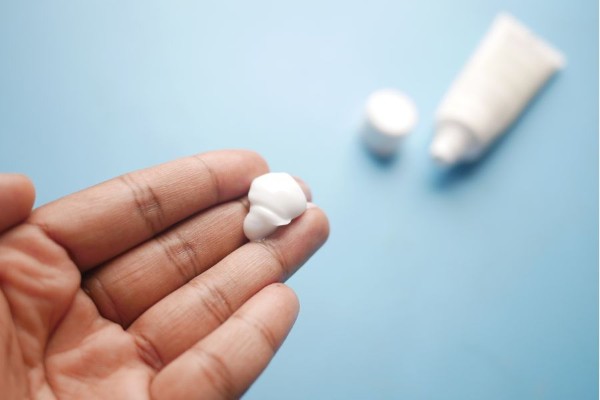 Baking soda giúp làm dịu các nốt mụn thịt và có khả năng chống viêm nhiễm tốt