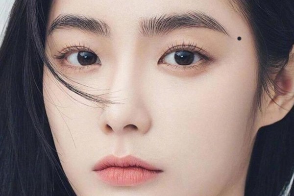 Nốt ruồi ở lông mày mang ý nghĩa phong thủy