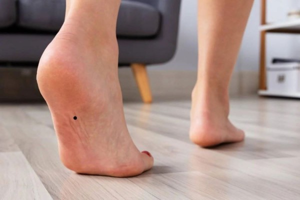 Mỗi vị trí nốt ruồi trên bàn chân mang ý nghĩa nhân tướng học khác nhau
