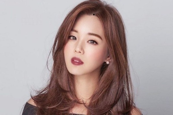 Người có nốt ruồi trên trán gần chân tóc thường có tố chất lãnh đạo