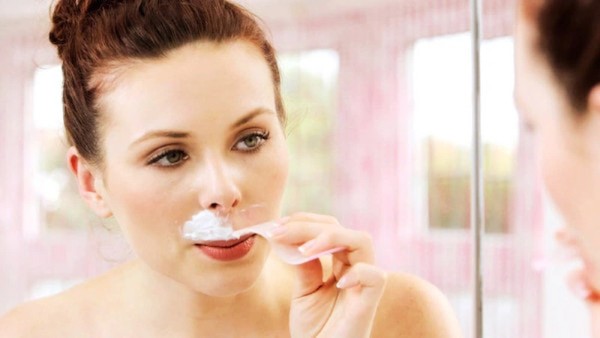 Sử dụng kem tẩy ria mép