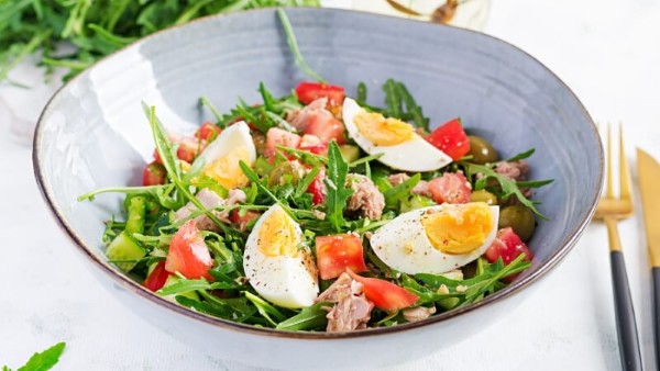 Salad trứng và rau củ – giàu protein, no lâu