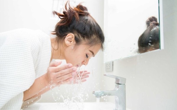 Làm sạch da kỹ lưỡng trước khi đắp mặt nạ