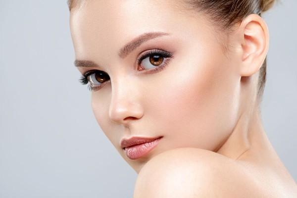 Chọn màu lông mày dựa vào đường nét khuôn mặt