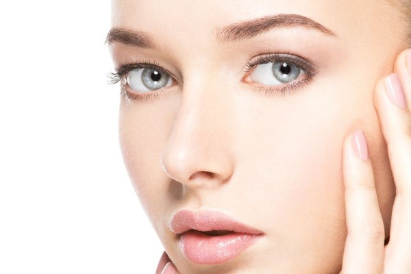 Lông mày màu nâu xám là sự kết hợp tinh tế giữa màu nâu và màu xám trung tính