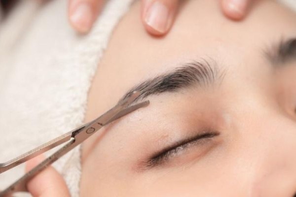 Cách cạo lông mày an toàn cho phụ nữ mang thai