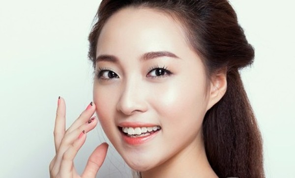 Mắt mí lót đẹp hay xấu?