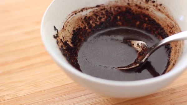 Nhuộm lông mày bằng bột cà phê