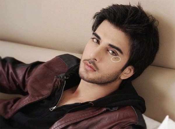 Nốt ruồi nằm dưới mắt Nốt ruồi nằm dưới mắt