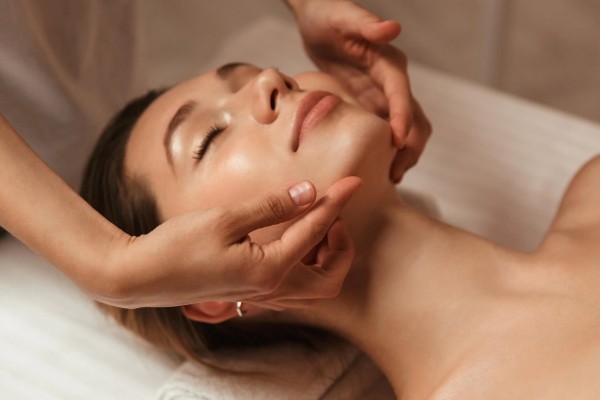 Massage và bài tập cơ mặt