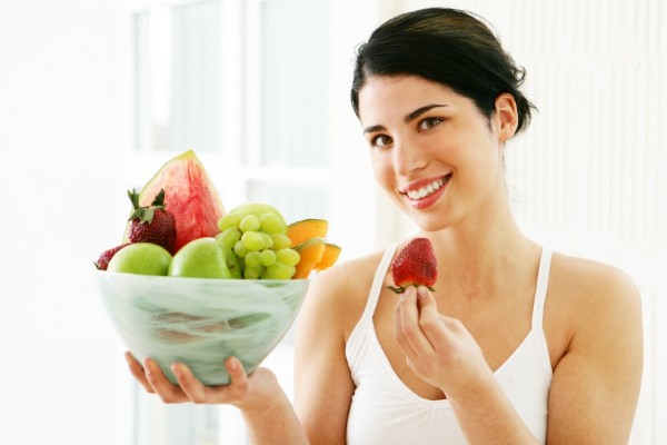 Kết hợp chế độ ăn uống và sinh hoạt lành mạnh để có được làn da khỏe mạnh và giảm thiểu nếp nhăn khóe miệng