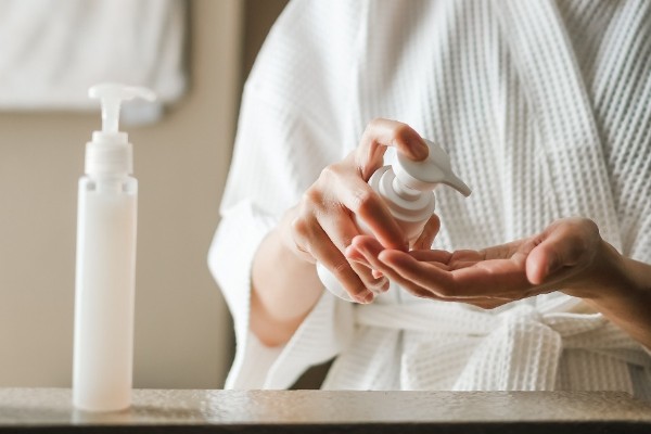 Sau khi wax lông nên thoa gì để phục hồi da nhanh chóng?