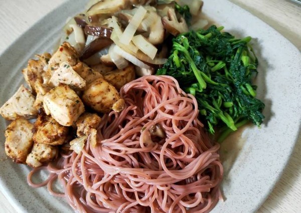 Có nên ăn bún gạo lứt mỗi ngày không?