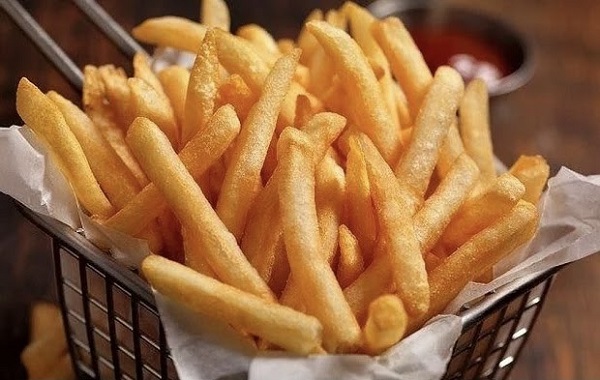 Khoai tây chiên là món ăn yêu thích của giới trẻ hiện nay
