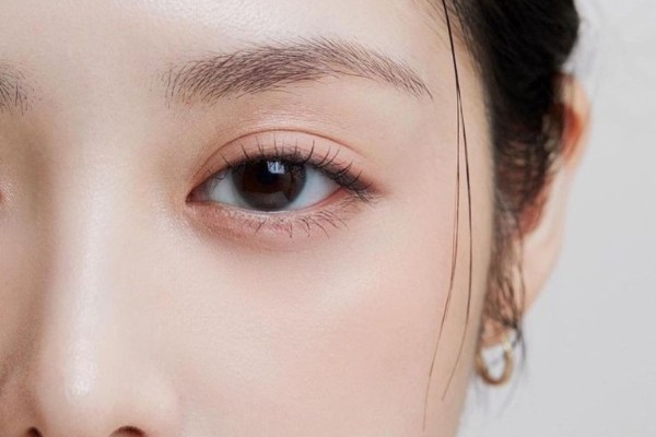 Dáng mắt phượng đêm – Sâu lắng và bí ẩn Dáng mắt phượng đêm – Sâu lắng và bí ẩn