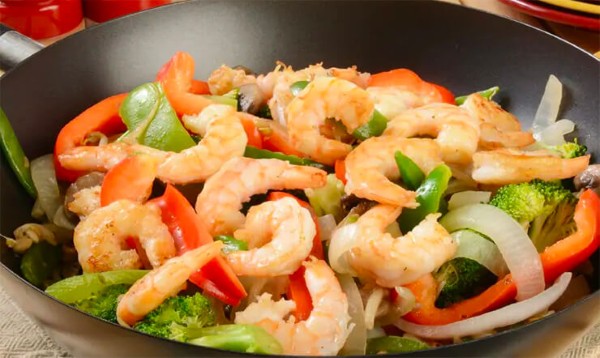 Nên ăn tôm xào với ít dầu mỡ