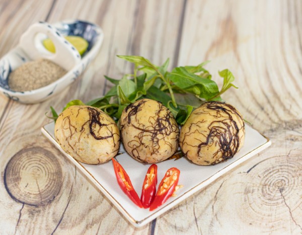 Trứng vịt lộn chứa hàm lượng calo khá cao Trứng vịt lộn chứa hàm lượng calo khá cao