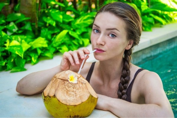 Công dụng tuyệt vời của nước dừa đối với làn da